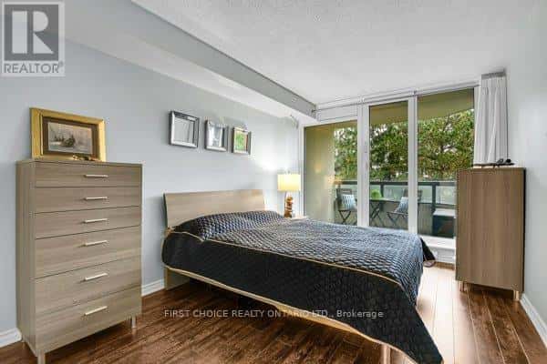 Ottawa — Ottawa - Photo 3 of 44