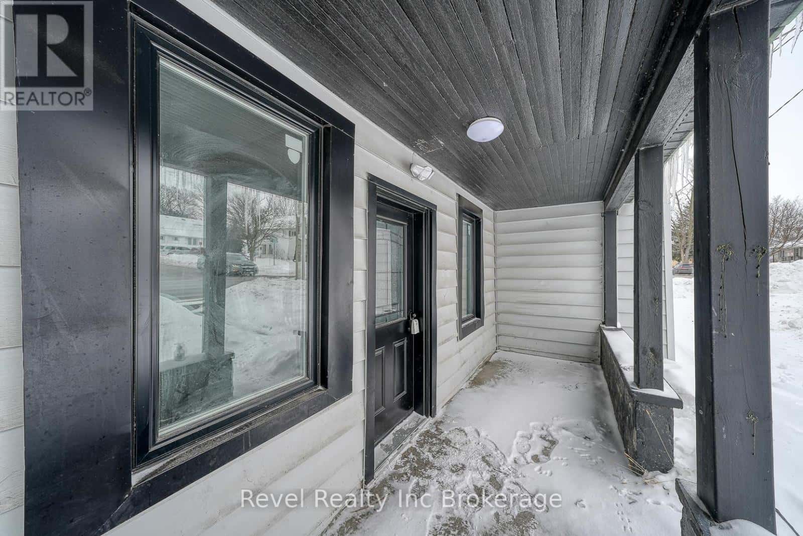 123 CHARLES STREET E — Ingersoll (Ingersoll - South), Ontario - Photo 3 of 32