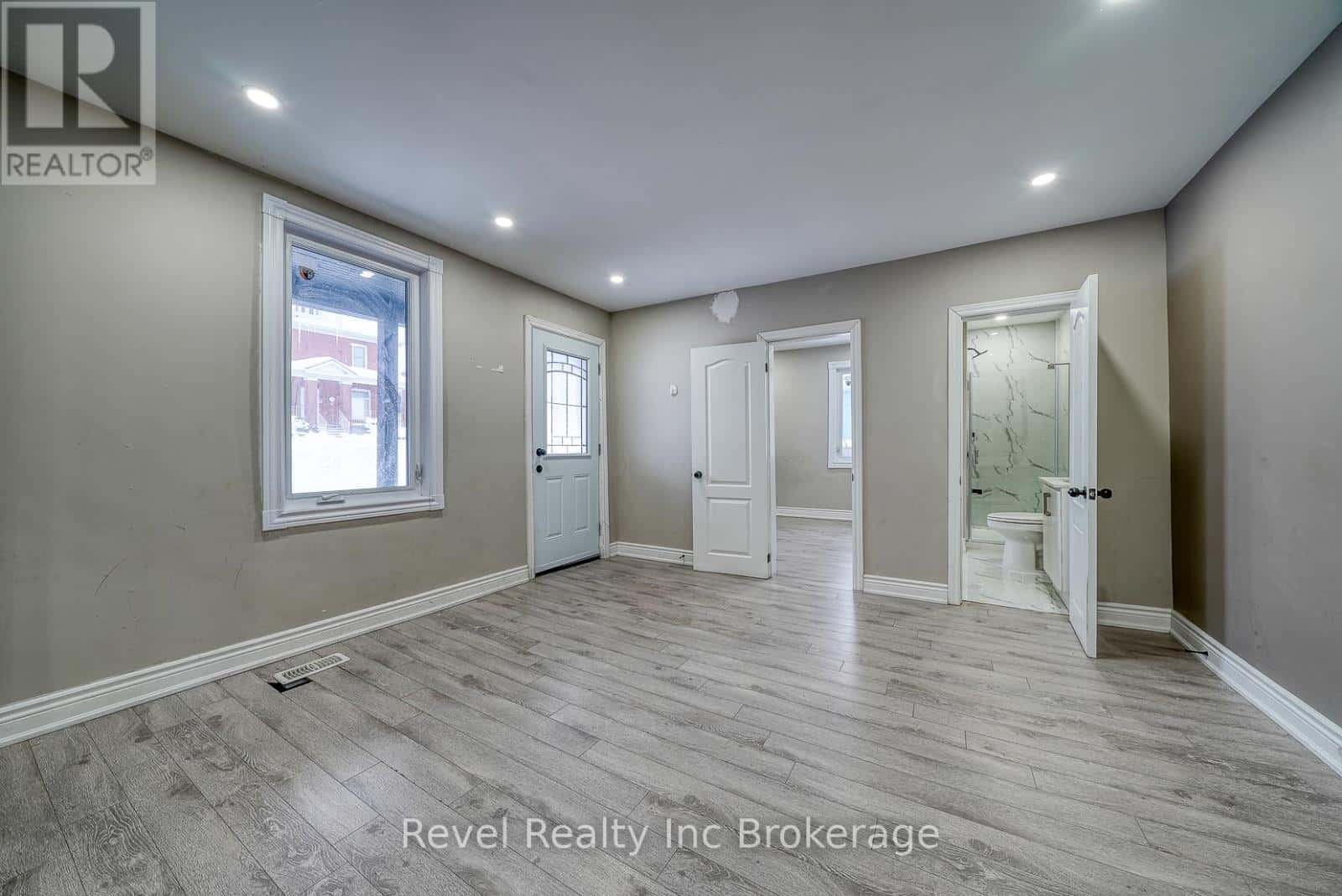 123 CHARLES STREET E — Ingersoll (Ingersoll - South), Ontario - Photo 4 of 32