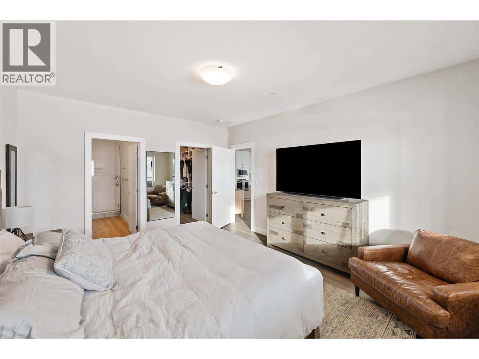 Penticton — Penticton - Photo 5 of 59