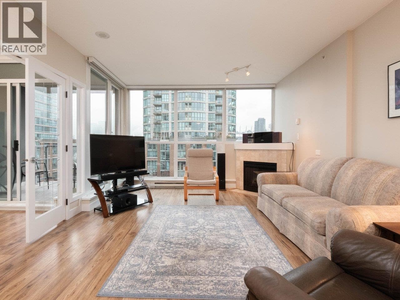 706 189 NATIONAL AVENUE — Vancouver, British Columbia - Main photo