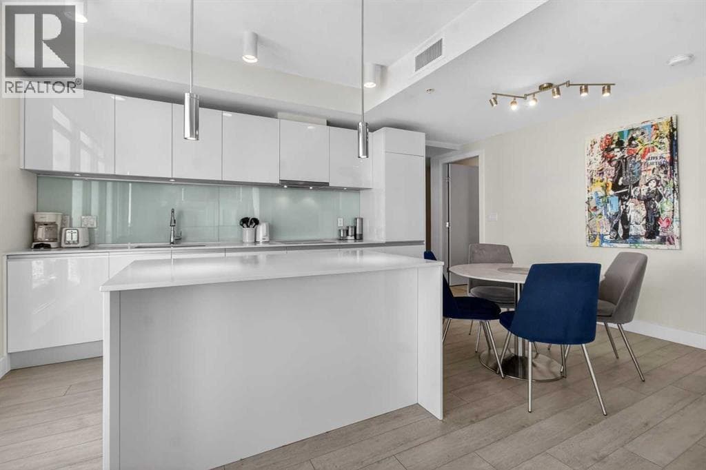 Calgary — Calgary - Main photo