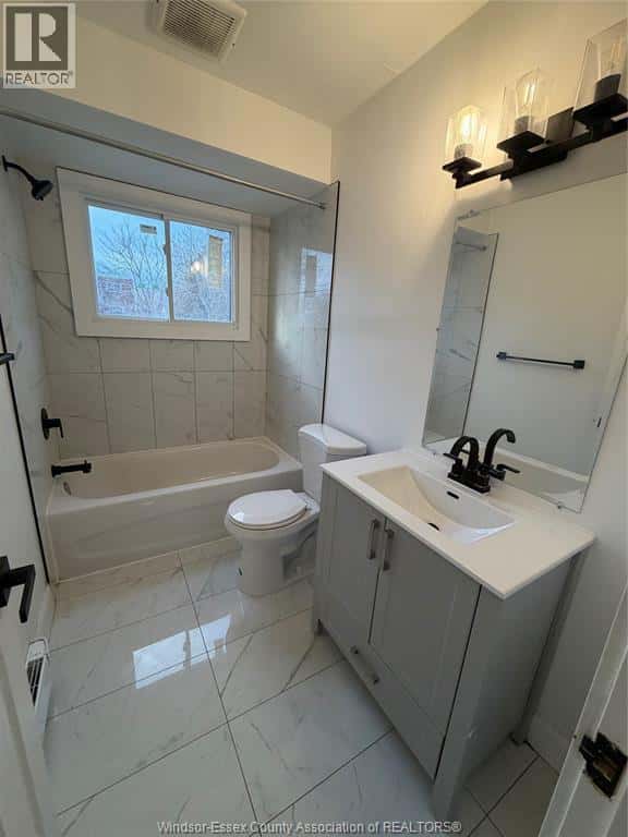 Windsor — Windsor - Photo 5 of 6