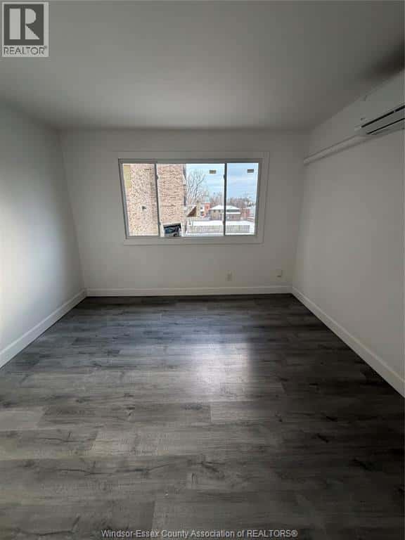 Windsor — Windsor - Photo 4 of 6