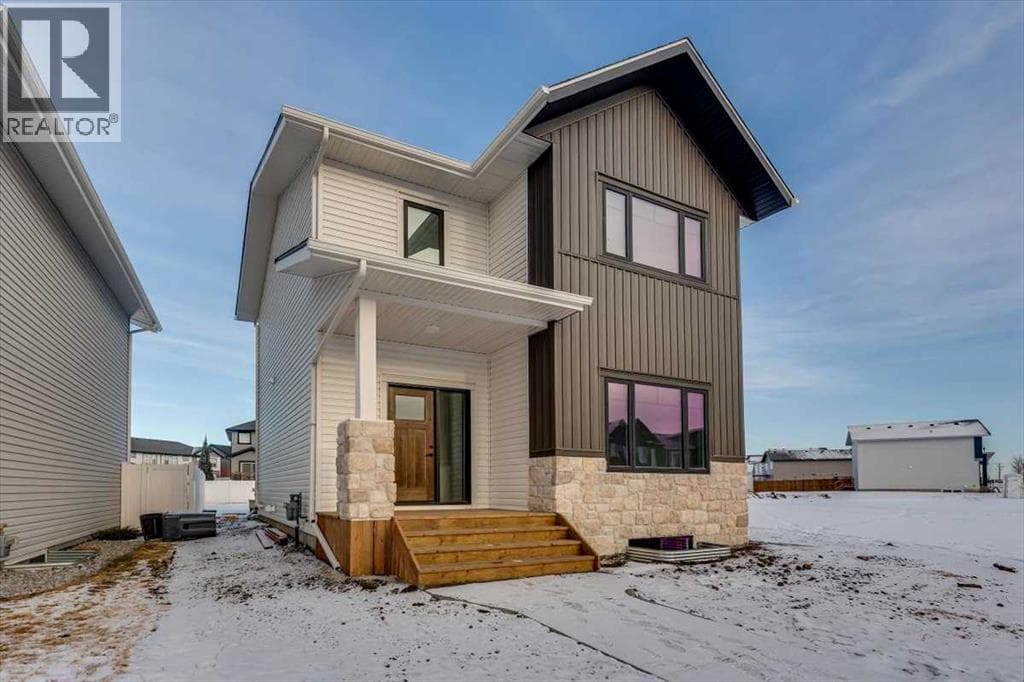 36 Memorial Parkway — Rural Red Deer County, Alberta - Main photo