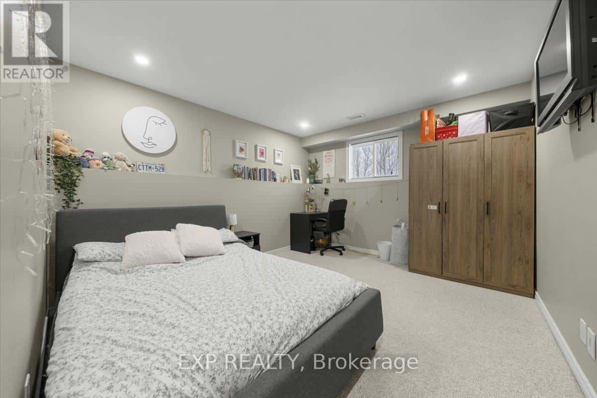 Russell — Russell - Photo 3 of 40