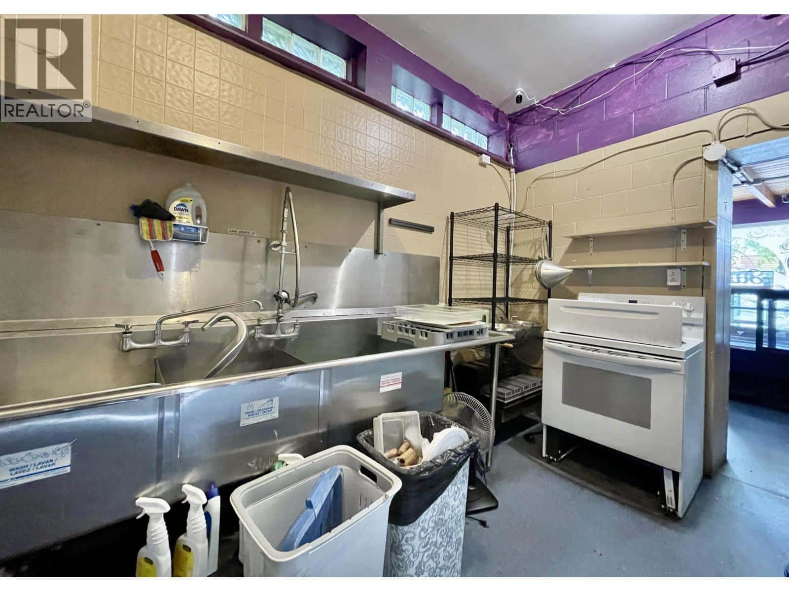 Gibsons — Gibsons - Photo 3 of 12