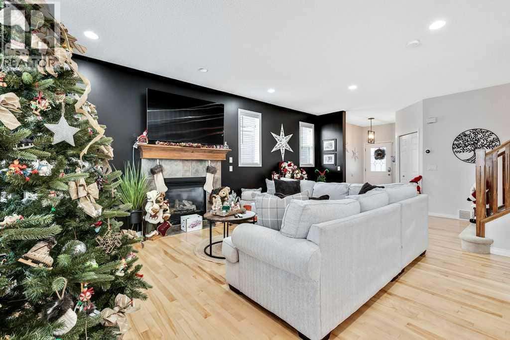 155 Cimarron Grove Circle — Okotoks, Alberta - Photo 5 of 27