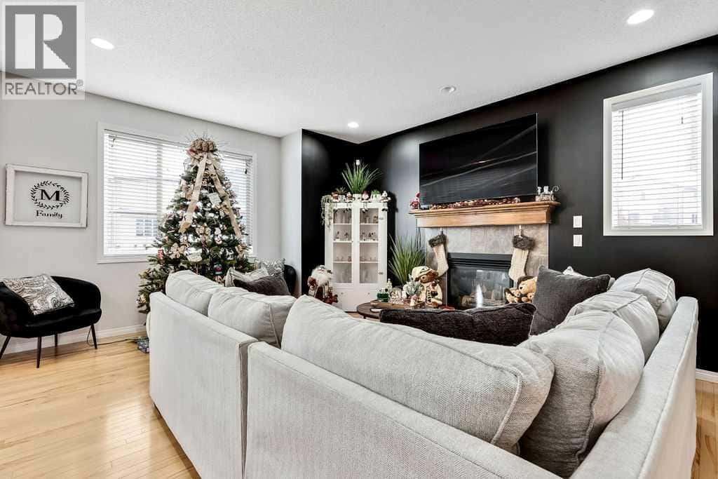 155 Cimarron Grove Circle — Okotoks, Alberta - Photo 4 of 27