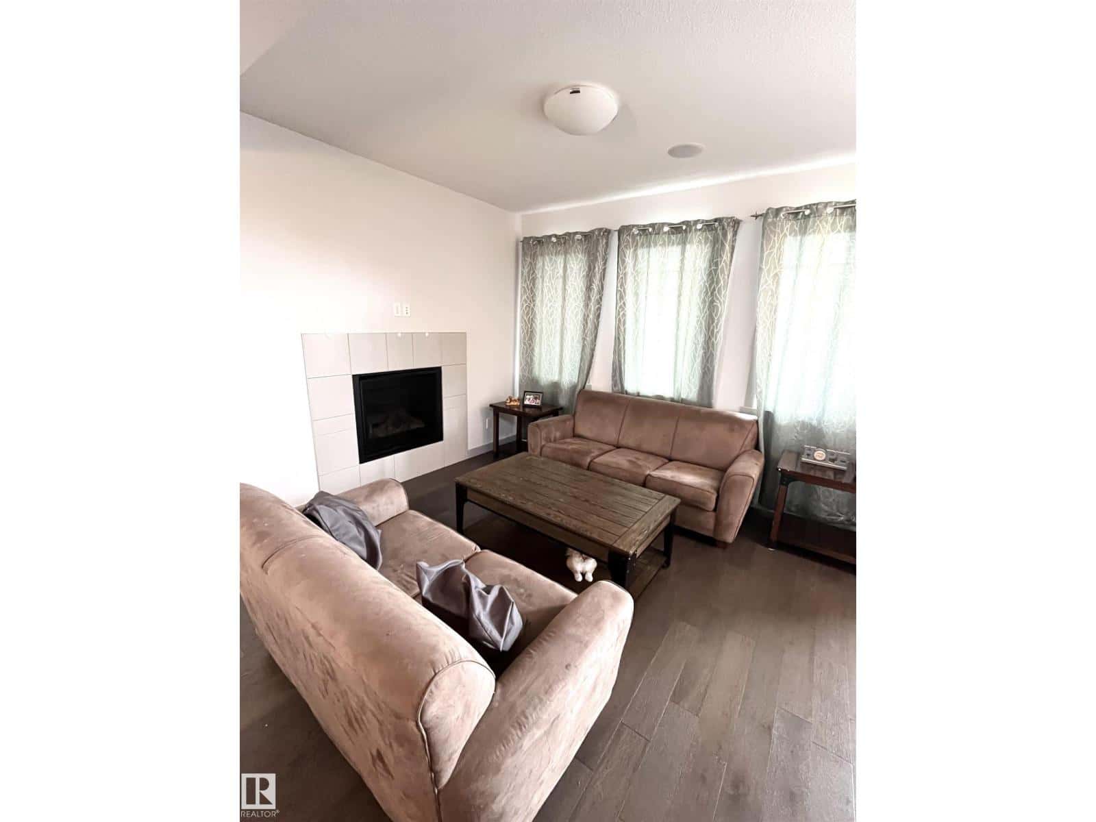 Edmonton — Edmonton - Photo 5 of 28