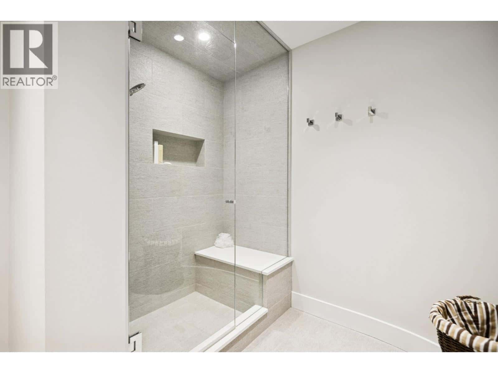 West Vancouver — West Vancouver - Photo 5 of 38