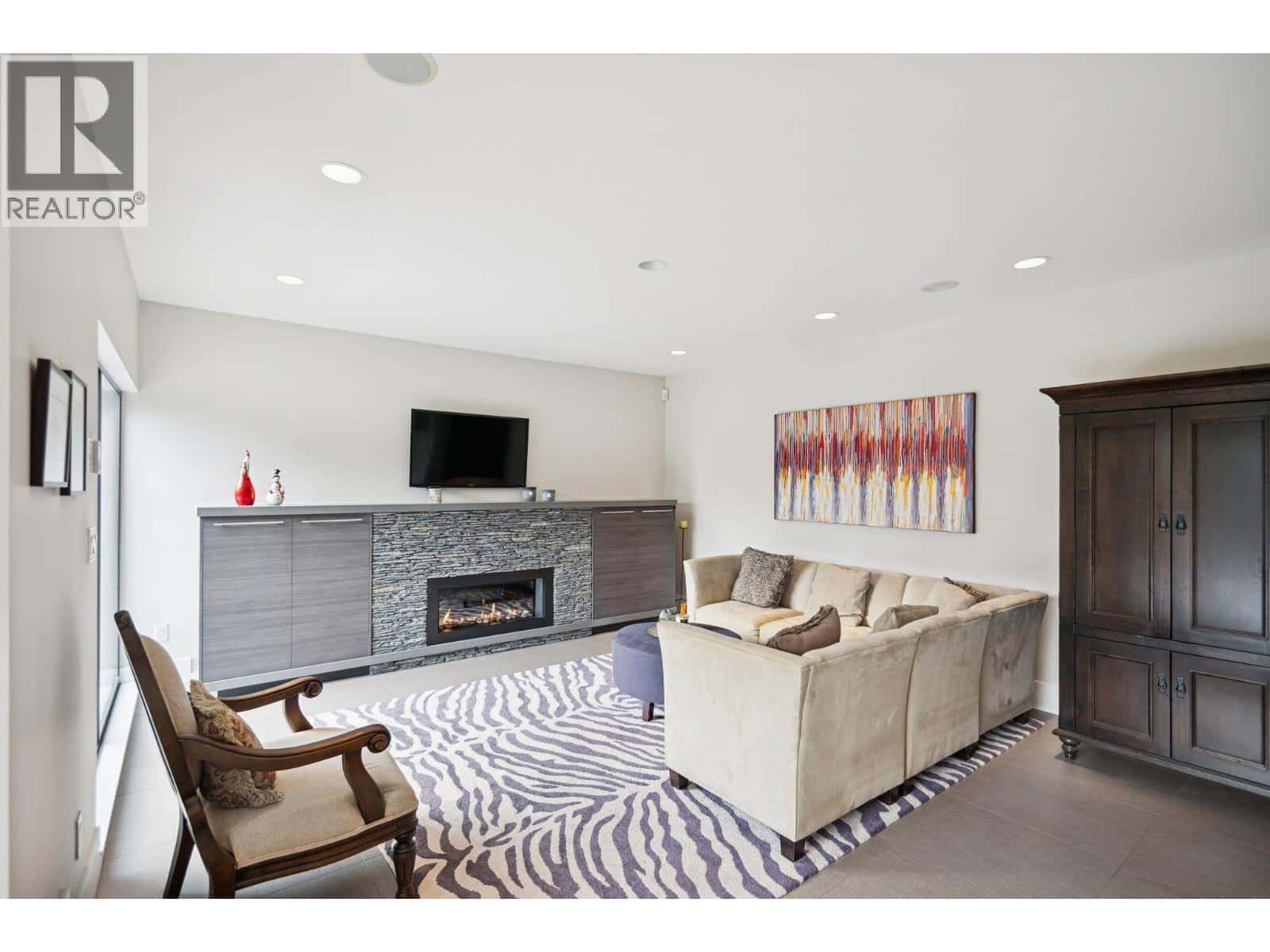 West Vancouver — West Vancouver - Photo 4 of 38