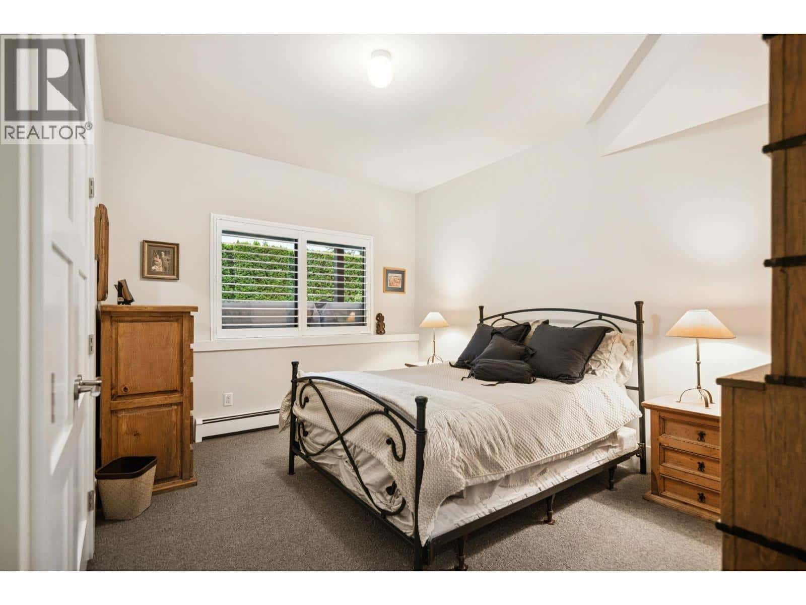 West Vancouver — West Vancouver - Photo 2 of 38