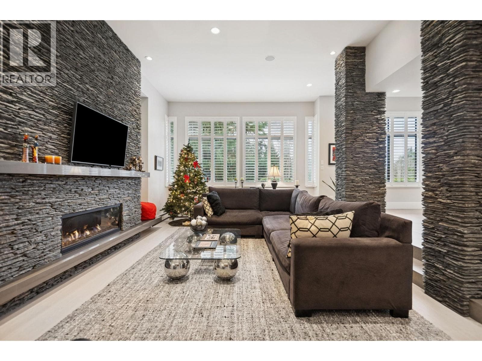 West Vancouver — West Vancouver - Main photo