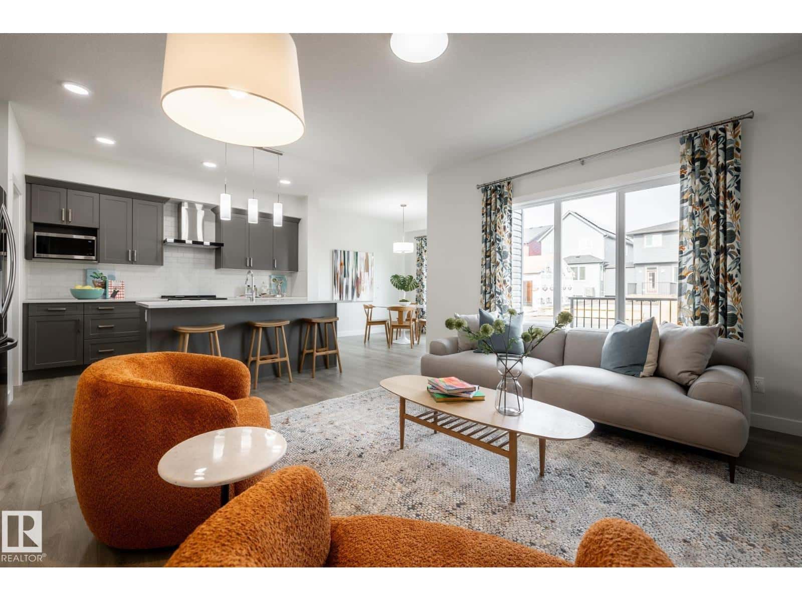 Edmonton — Edmonton - Photo 3 of 10