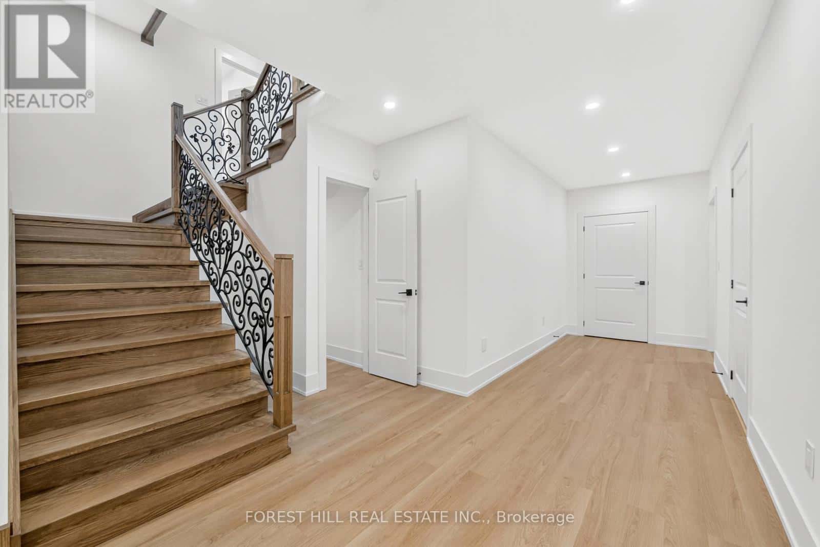 Mississauga (Fairview) — Mississauga (Fairview) - Photo 5 of 46