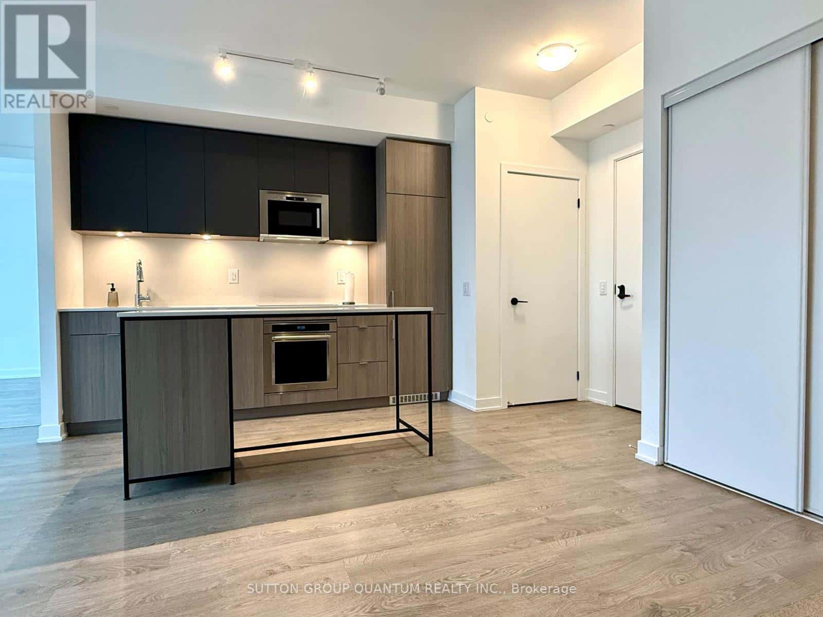 1209 - 220 MISSINNIHE WAY — Mississauga (Port Credit) - Photo 2 of 21