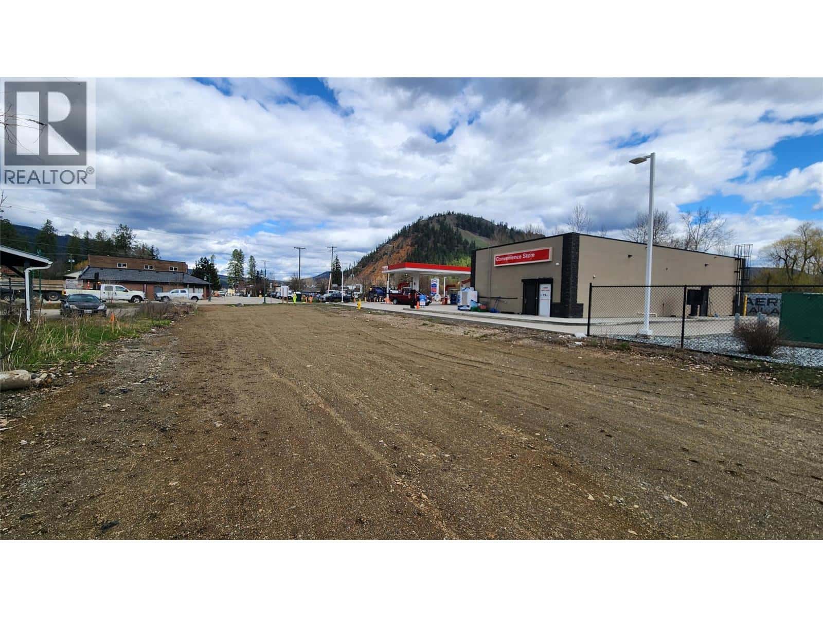 1800 Vernon Street — Lumby - Photo 4 of 11