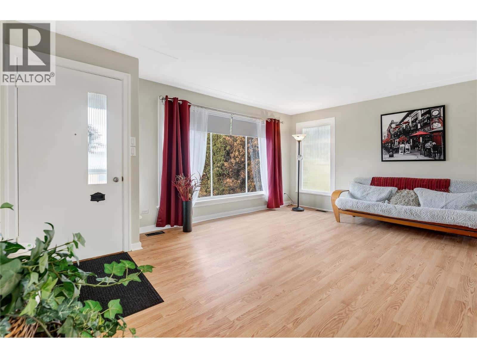 1160 Moosejaw Street — Penticton, British Columbia - Photo 5 of 44