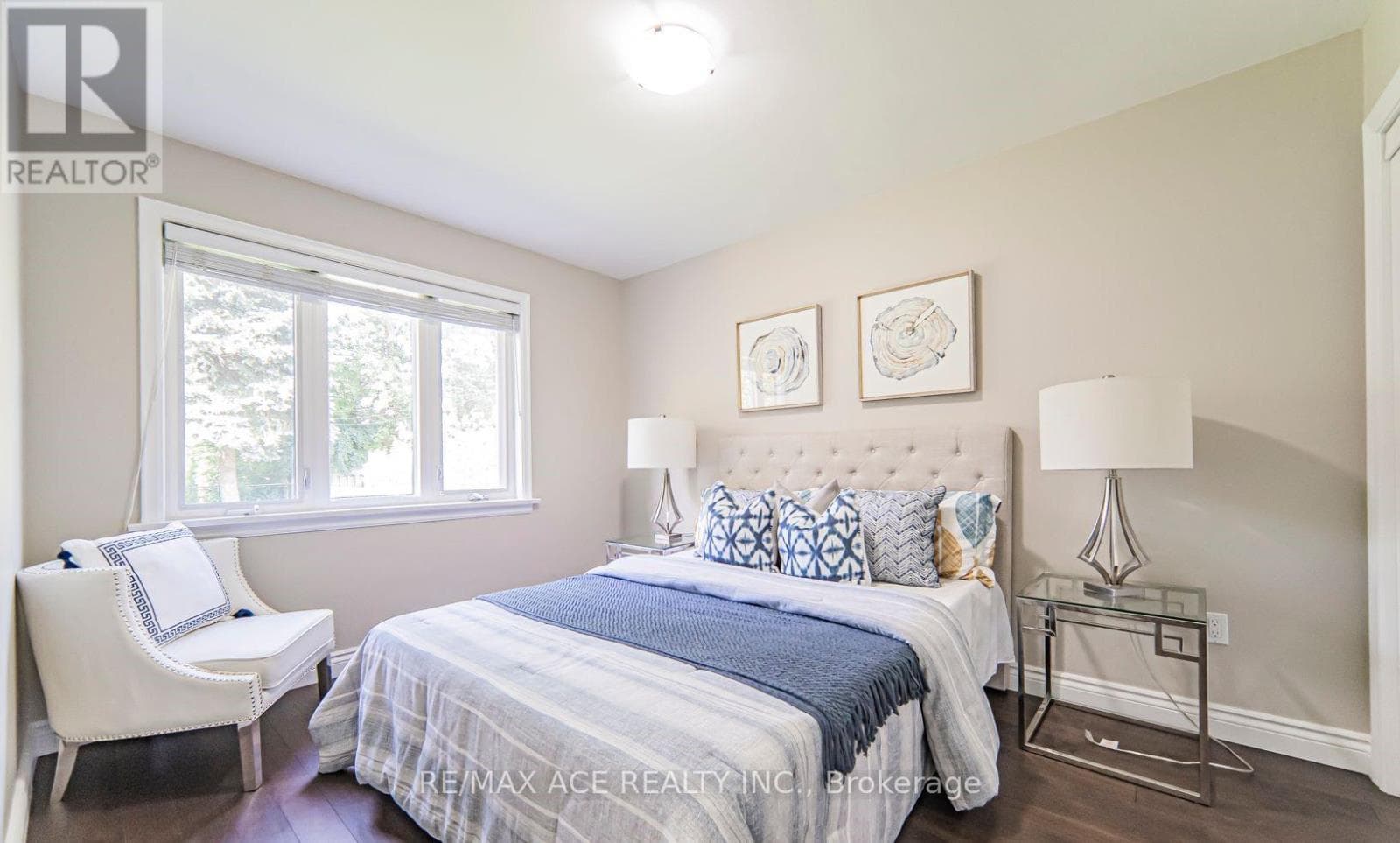 Toronto (Dorset Park) — Toronto (Dorset Park) - Main photo