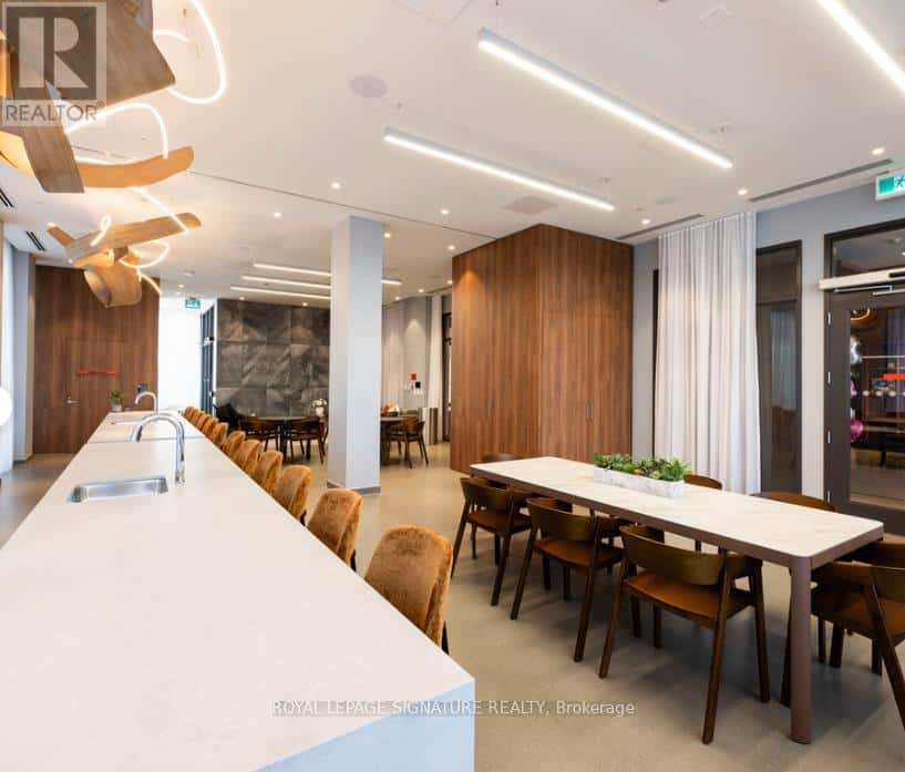 Brampton (Northwest Brampton) — Brampton (Northwest Brampton) - Photo 2 of 17