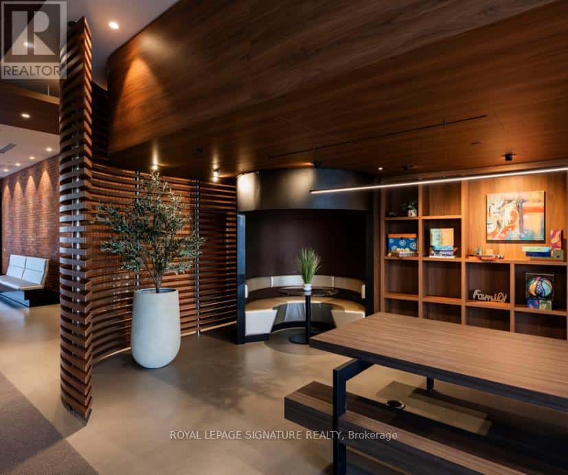 Brampton (Northwest Brampton) — Brampton (Northwest Brampton) - Photo 3 of 9