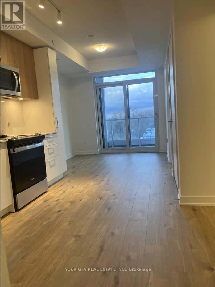 Burlington (LaSalle) — Burlington (LaSalle) - Photo 5 of 24