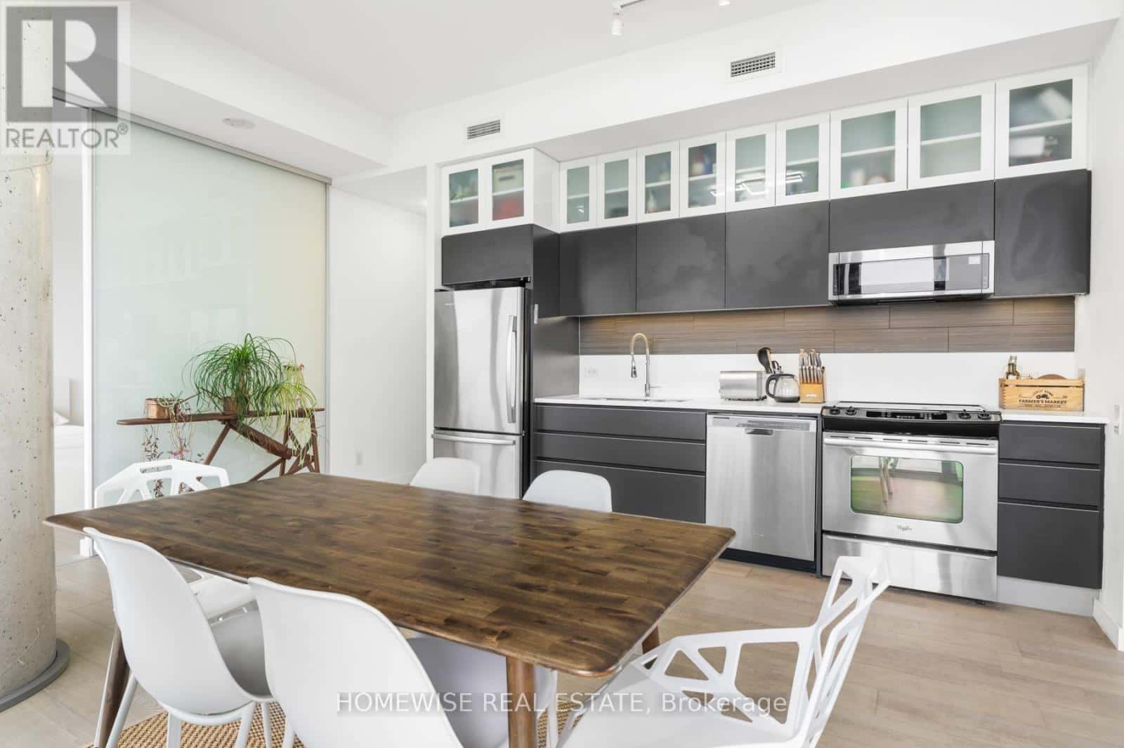 Toronto (Waterfront Communities) — Toronto (Waterfront Communities) - Photo 5 of 16