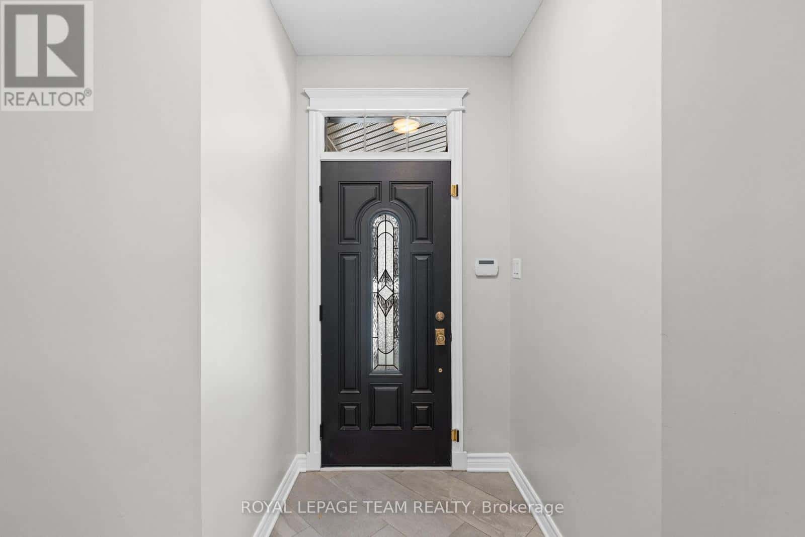 801 BOWERCREST CRESCENT — Ottawa, Ontario - Photo 4 of 50