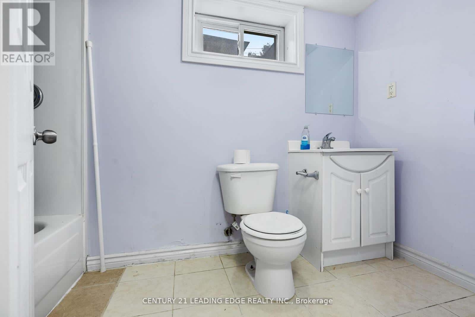 Oshawa (O'Neill) — Oshawa (O'Neill) - Photo 3 of 43