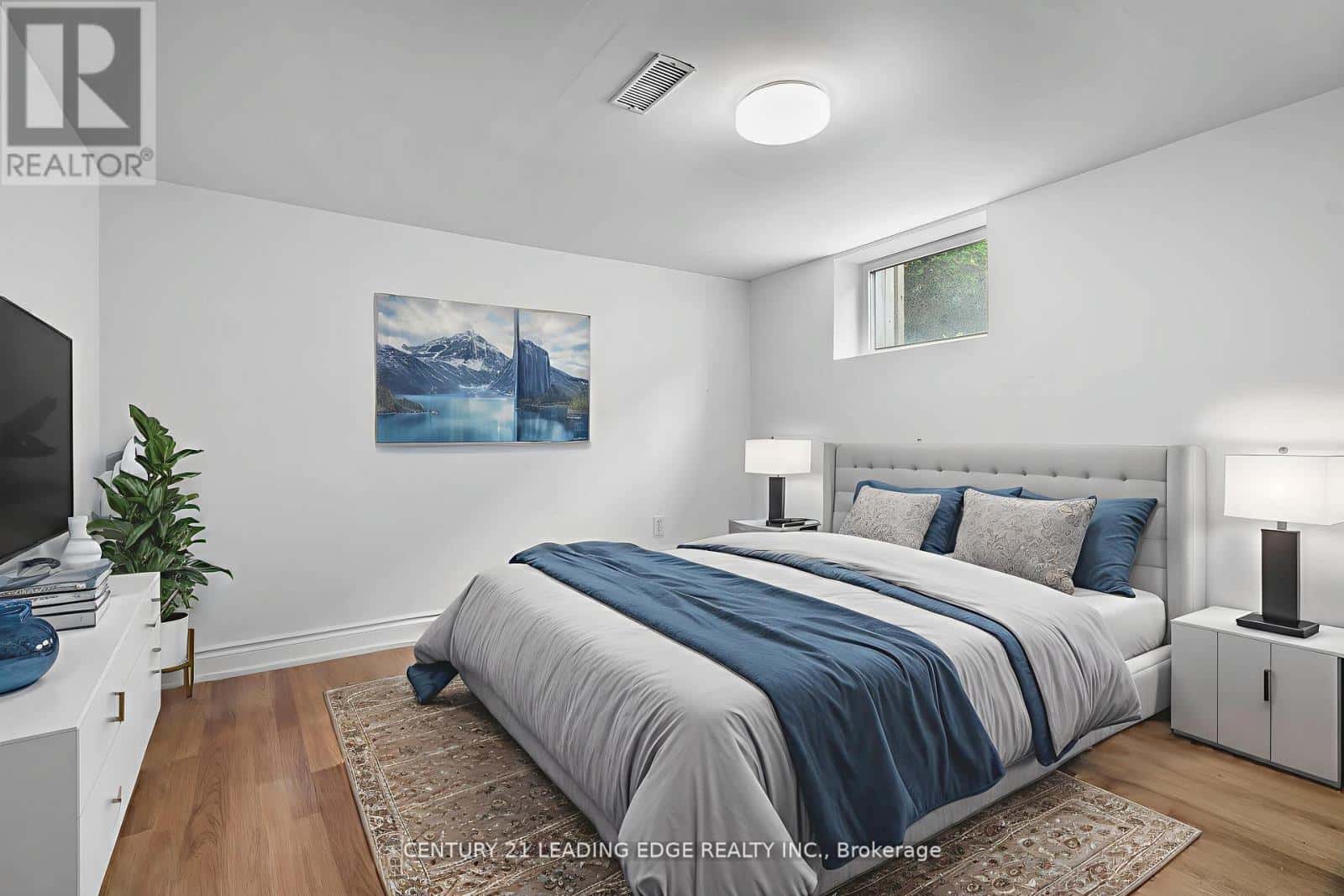 Oshawa (O'Neill) — Oshawa (O'Neill) - Photo 4 of 43