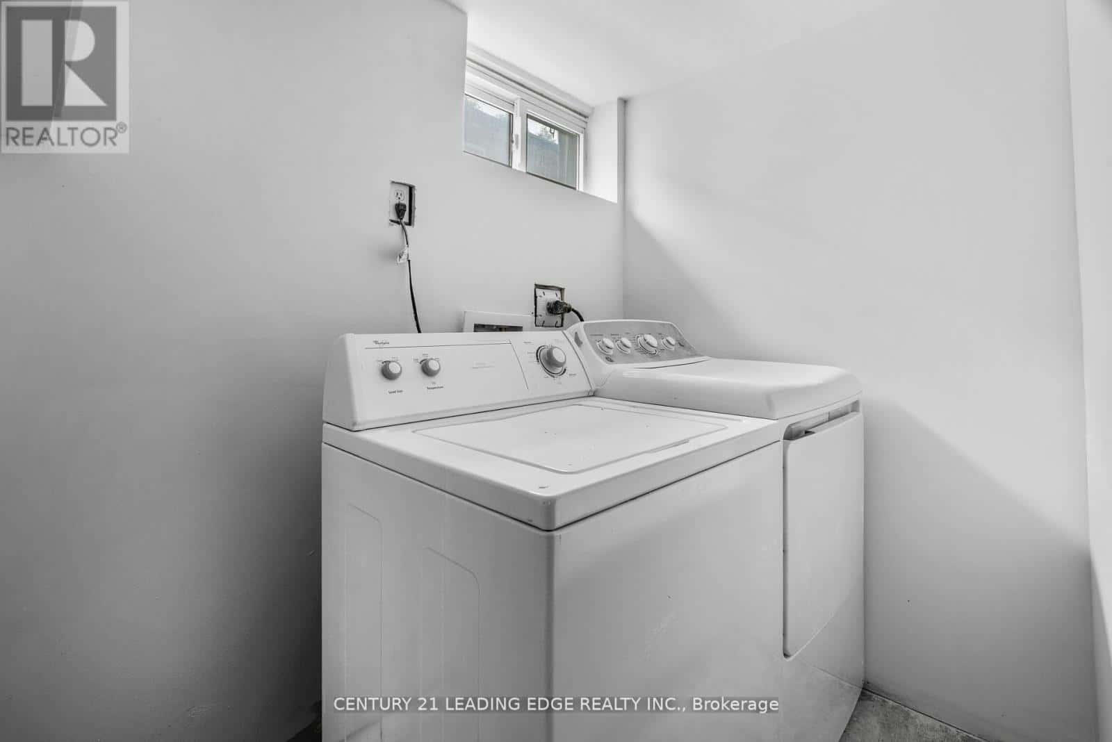 Oshawa (O'Neill) — Oshawa (O'Neill) - Photo 2 of 43