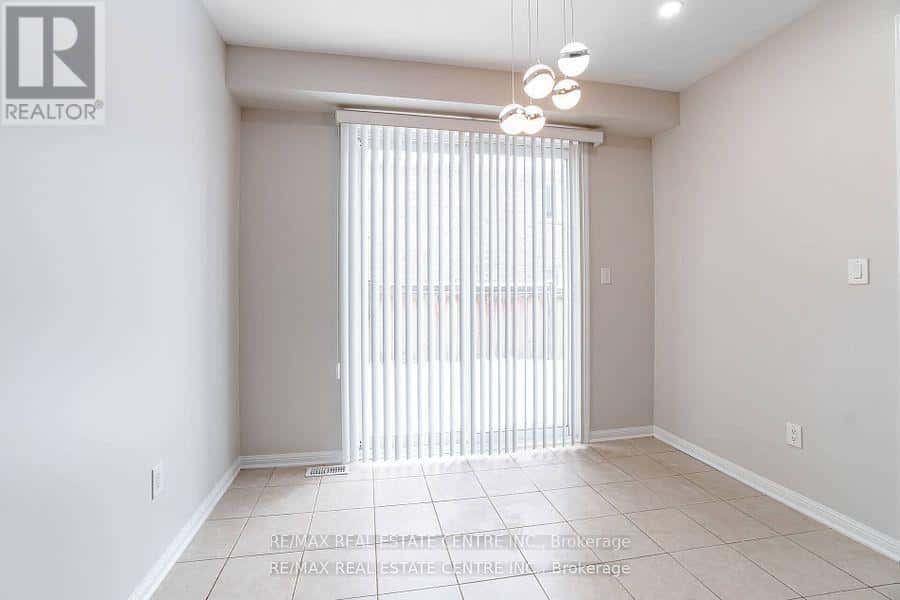 Milton (WI Willmott) — Milton (WI Willmott) - Photo 2 of 35