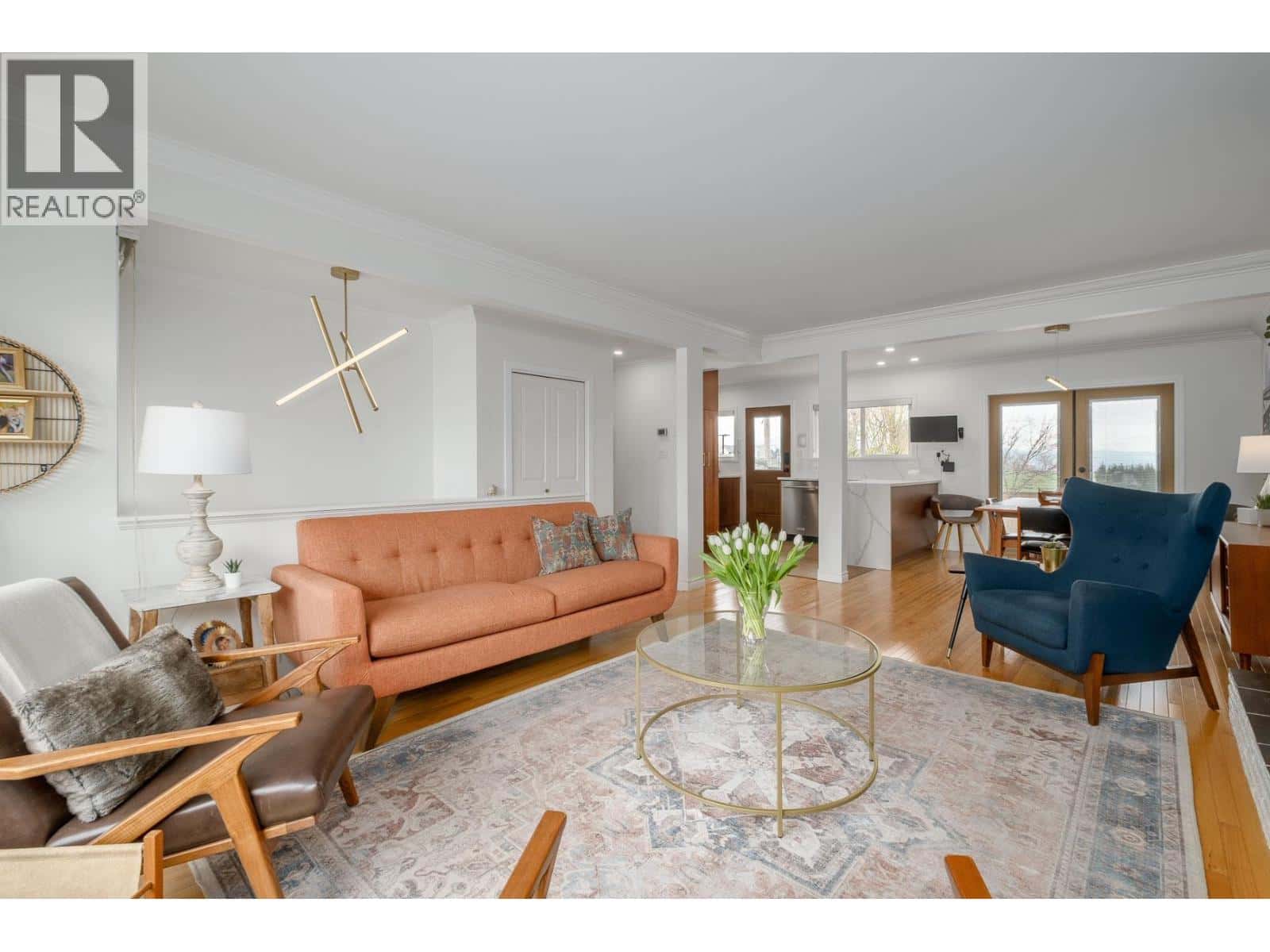 140 HARVEY STREET — New Westminster, British Columbia - Photo 4 of 34