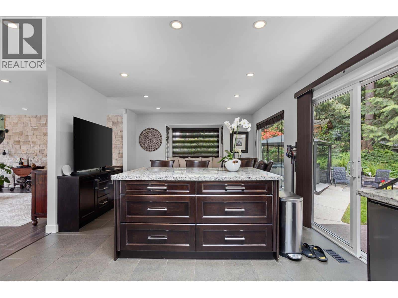 Coquitlam — Coquitlam - Photo 2 of 39