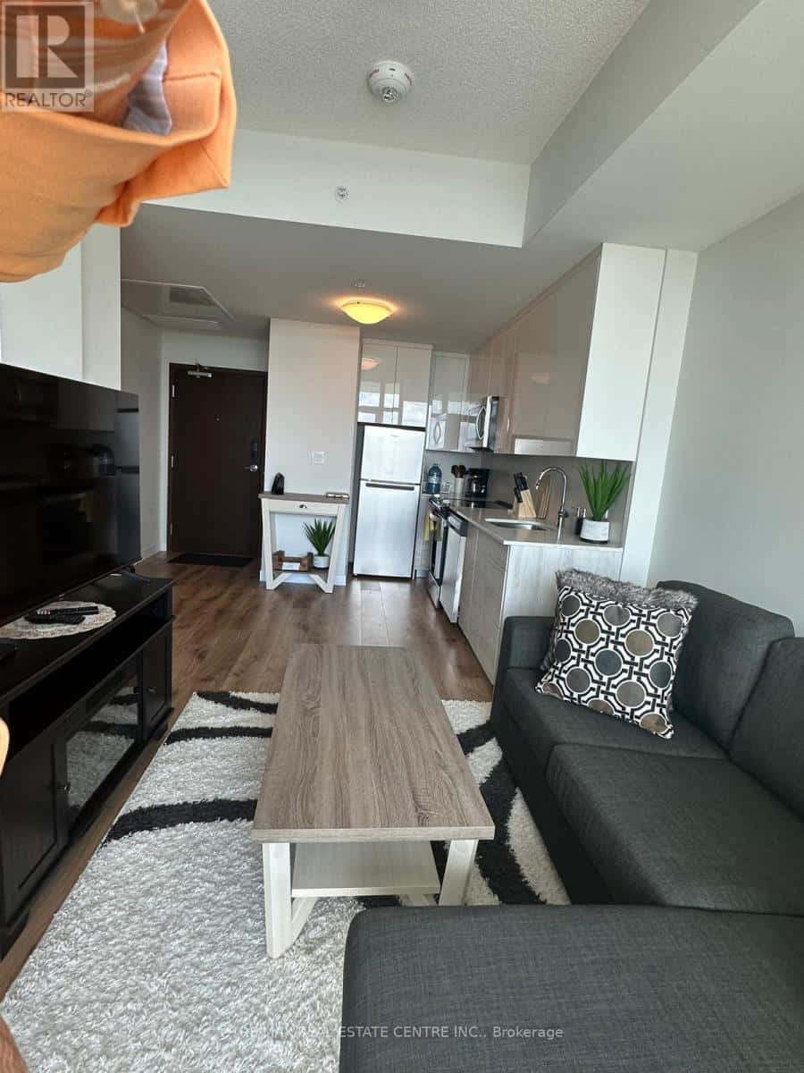 Kitchener — Kitchener - Photo 4 of 7