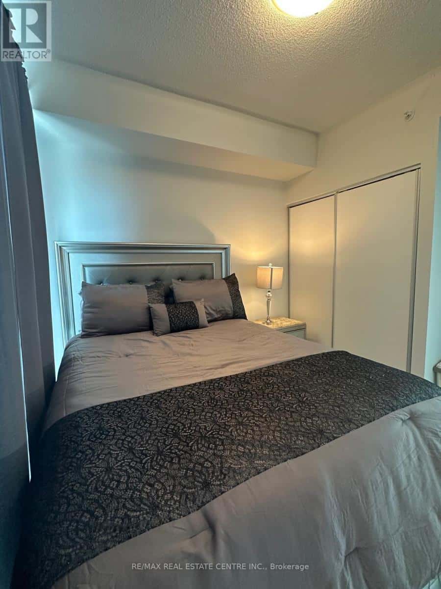 Kitchener — Kitchener - Photo 5 of 7