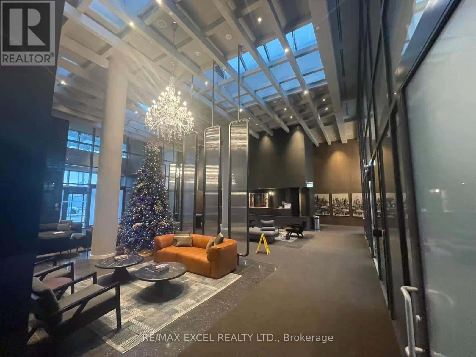 4006 - 8 INTERCHANGE WAY — Vaughan (Vaughan Corporate Centre) - Photo 3 of 21