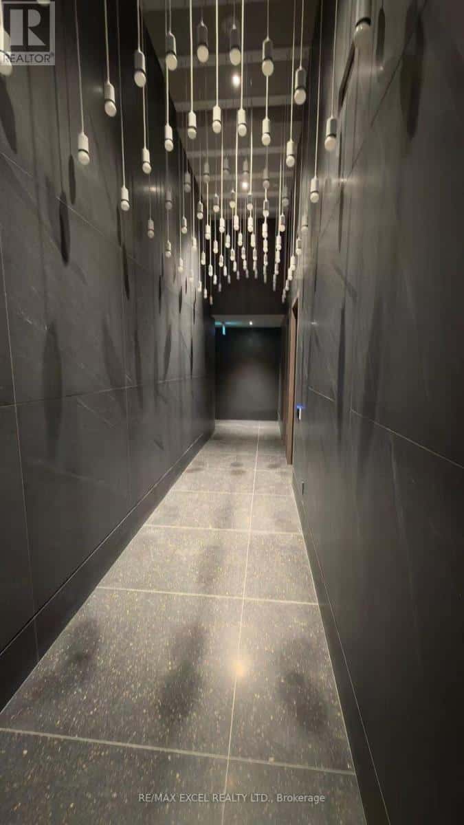 4006 - 8 INTERCHANGE WAY — Vaughan (Vaughan Corporate Centre) - Photo 4 of 21