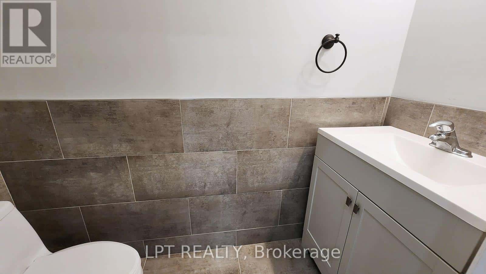 59 COLLIER STREET — Barrie (City Centre) - Photo 2 of 27