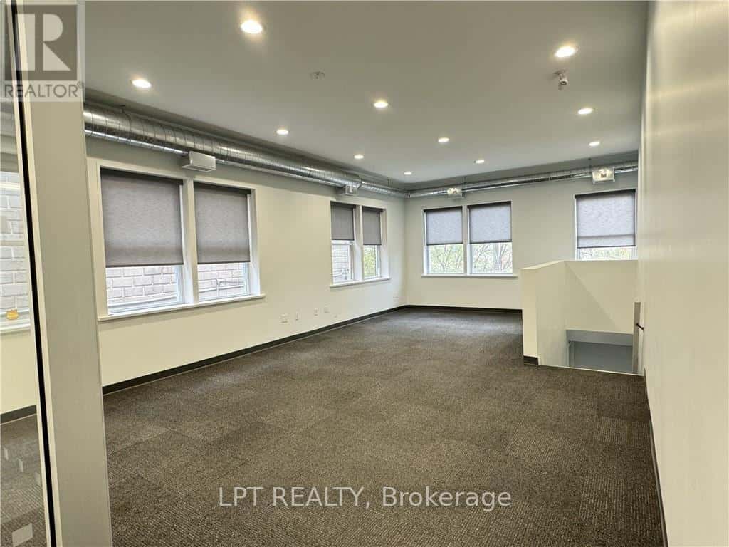 59 COLLIER STREET — Barrie (City Centre) - Photo 5 of 27