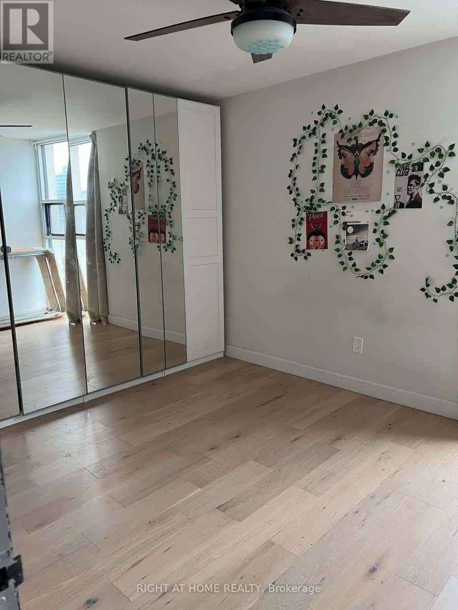 Toronto (Cabbagetown-South St. James Town) — Toronto (Cabbagetown-South St. James Town) - Photo 3 of 24