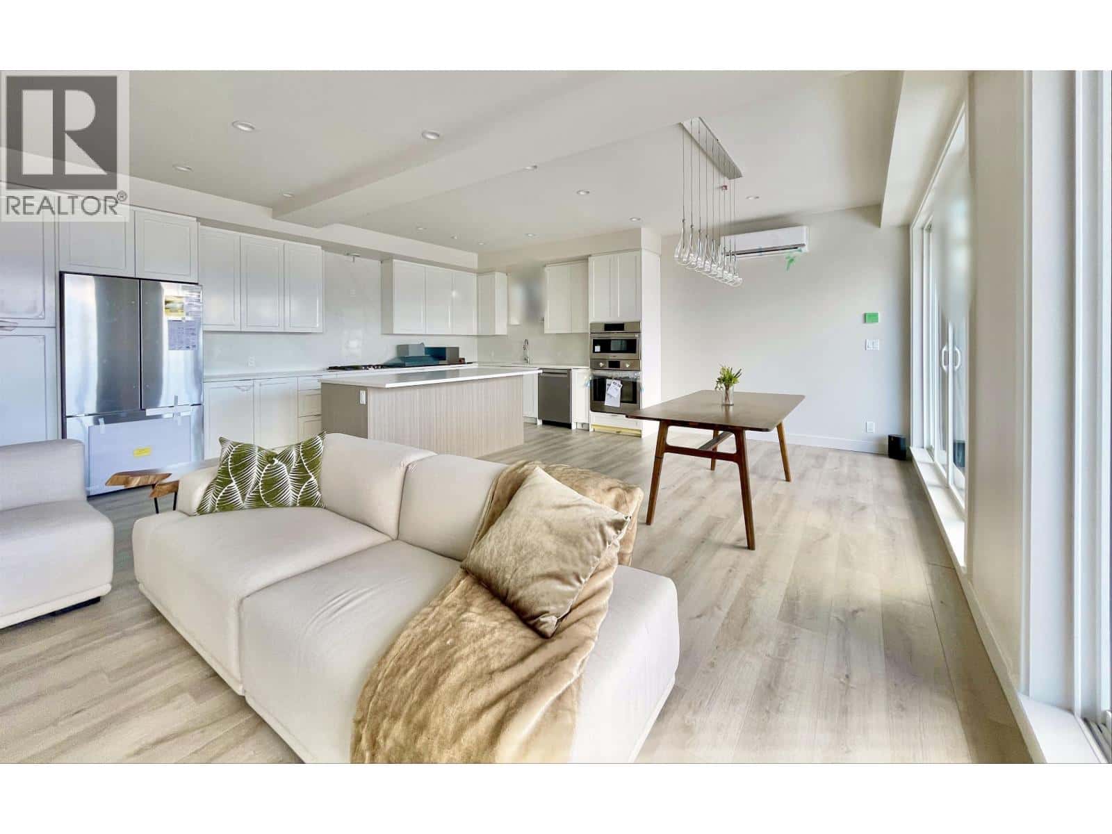 4101 464 EAGLECREST DRIVE — Gibsons - Photo 2 of 6