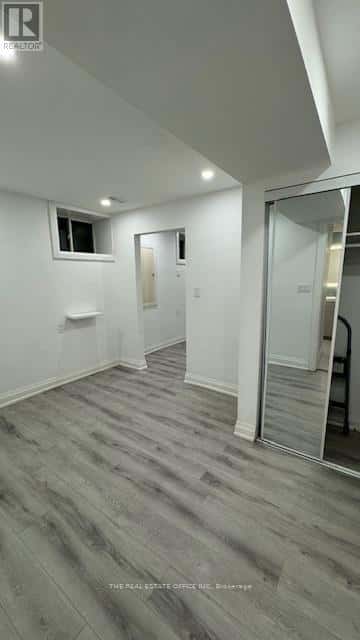 LOWER - 388 WOODBINE AVENUE — Toronto (The Beaches) - Photo 3 of 8