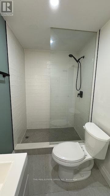 LOWER - 388 WOODBINE AVENUE — Toronto (The Beaches) - Main photo