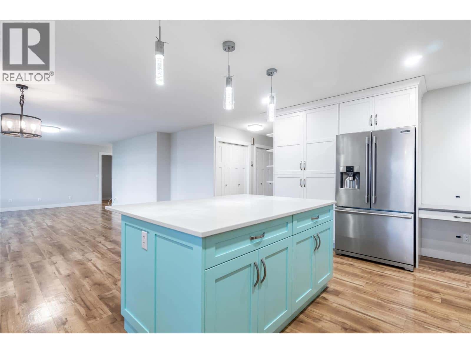 Sicamous — Sicamous - Photo 2 of 40