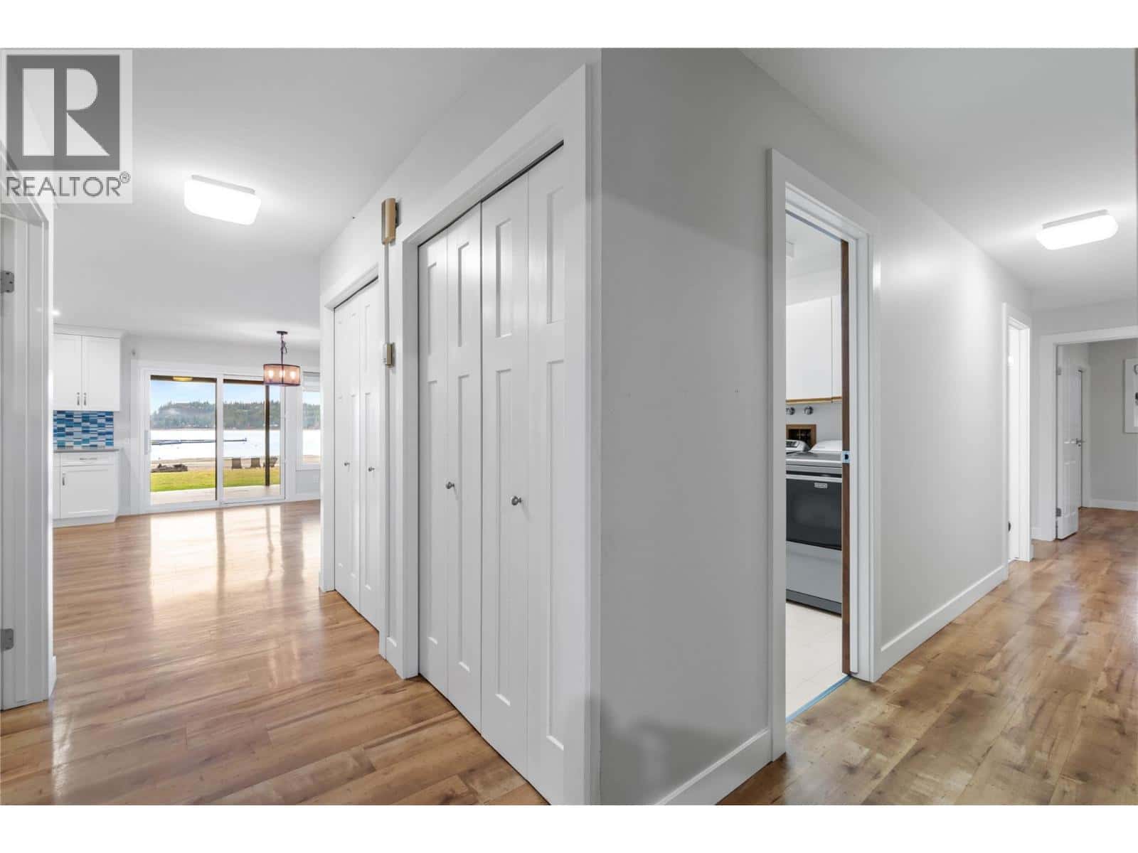 Sicamous — Sicamous - Photo 4 of 40