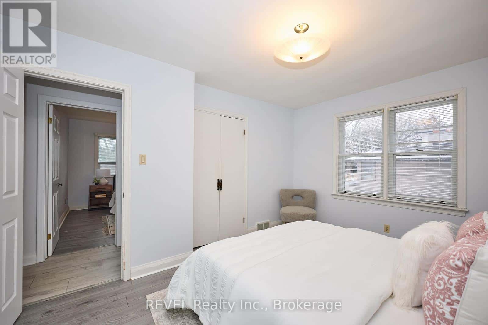 6361 CLARE CRESCENT — Niagara Falls (Dorchester) - Photo 4 of 35