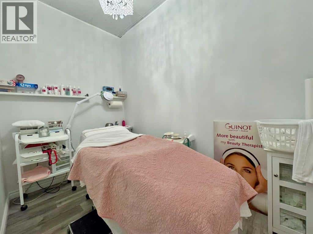 Calgary — Calgary - Photo 2 of 10