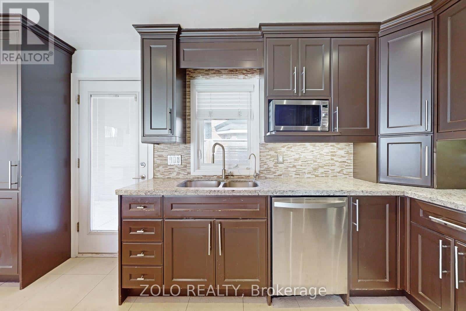 MAIN LEVEL - 212 GODDARD STREET — Toronto (Bathurst Manor) - Photo 2 of 40